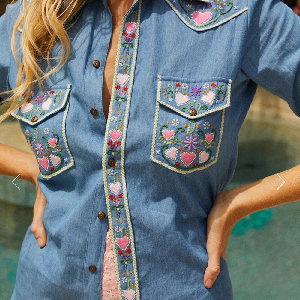 Chasing Unicorns Wildflowers Chambray Embroidered Western Shirt XS - Picture 4 of 7